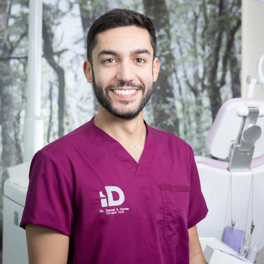 Dr. Daniel S. Govea, cirujano oral y periodoncista en Tenerife